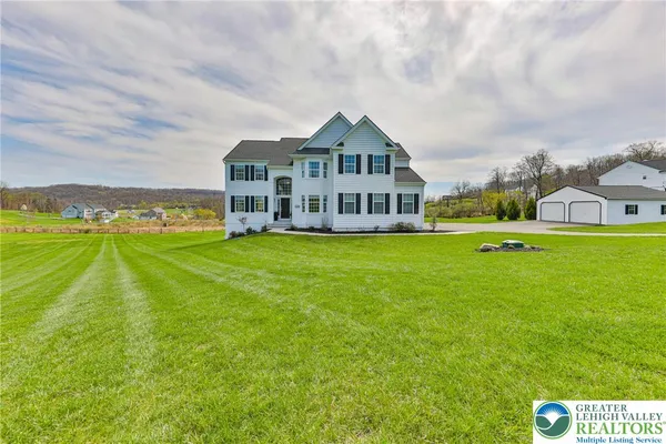 $1,050,000 | 7300 Mount Vernon Drive, Zionsville, PA 18092