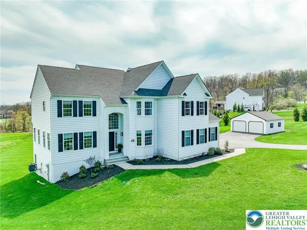 $1,050,000 | 7300 Mount Vernon Drive, Zionsville, PA 18092