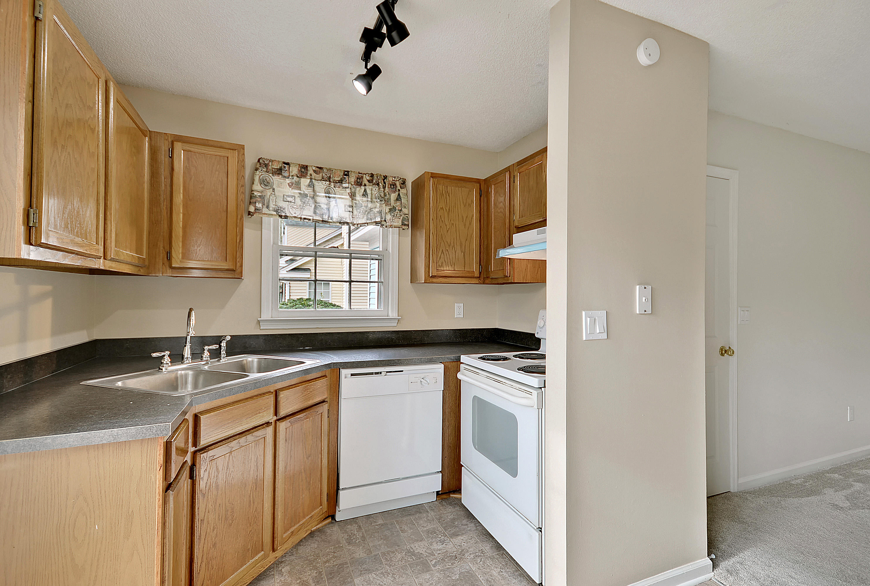 124 Commons Way Goose Creek, SC 29445 - Photo 11 of 23 DSC_0253_DSC_0258 copy