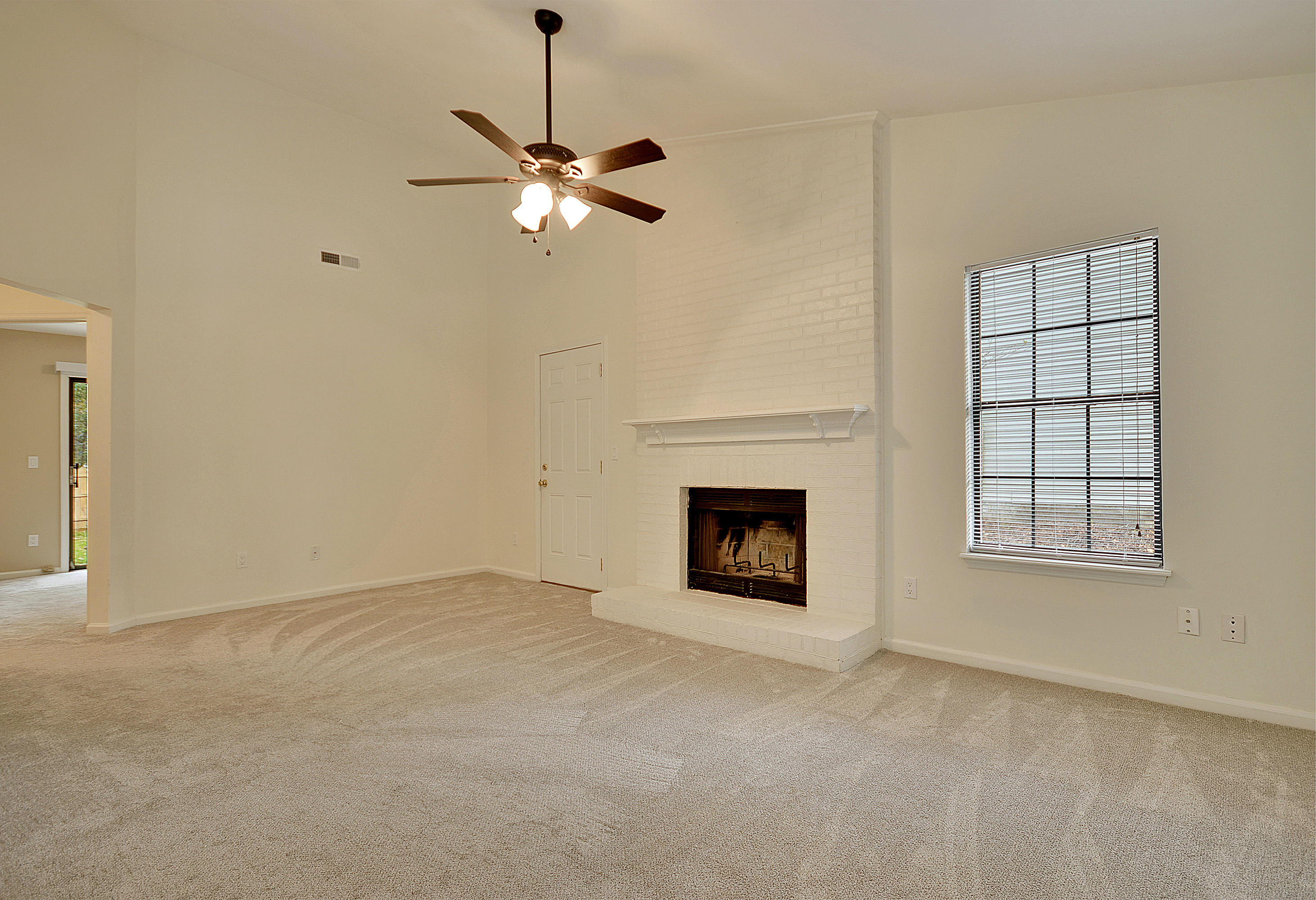 124 Commons Way Goose Creek, SC 29445 - Photo 4 of 23 DSC_0199_DSC_0204 copy