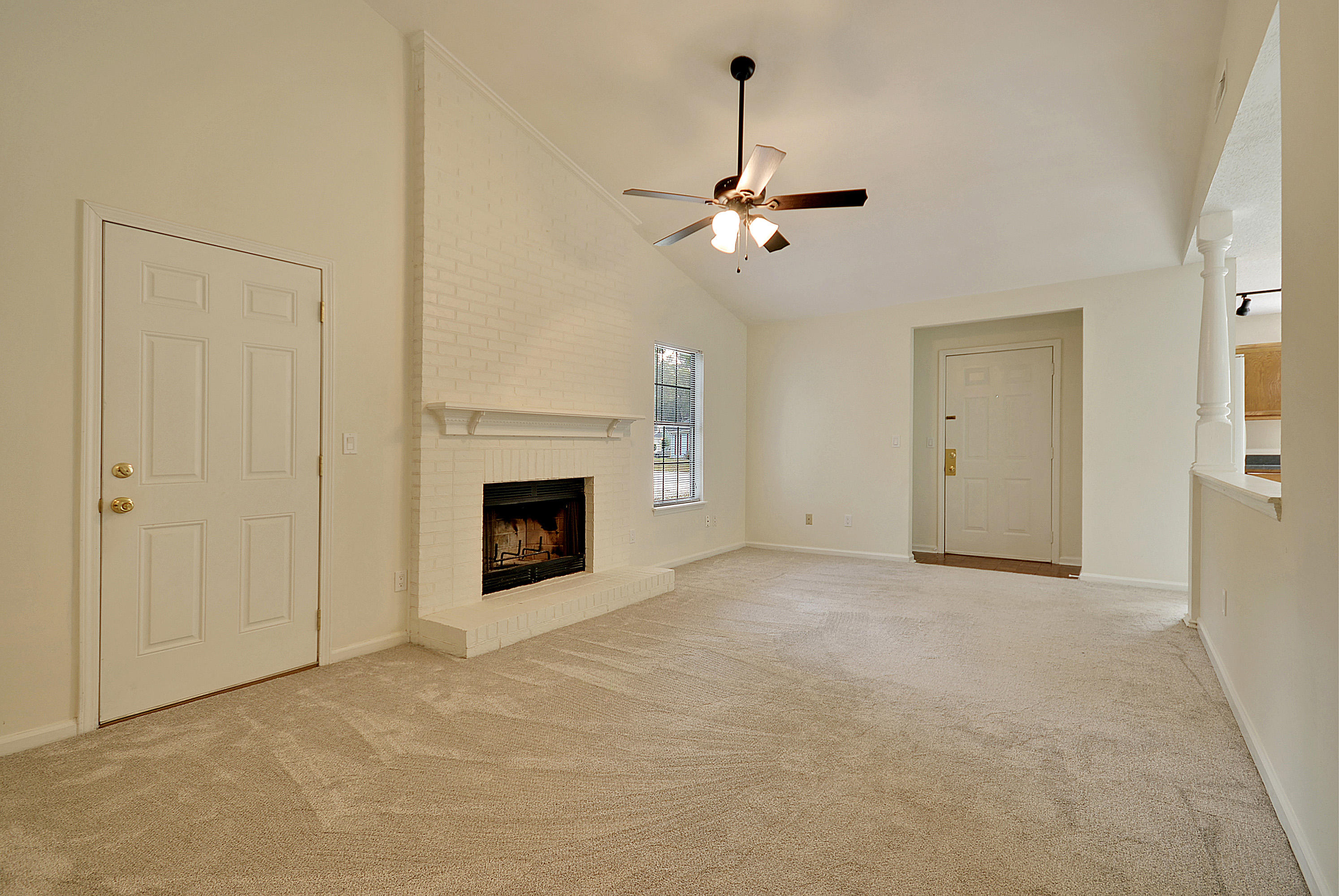 124 Commons Way Goose Creek, SC 29445 - Photo 6 of 23 DSC_0208_DSC_0212 copy