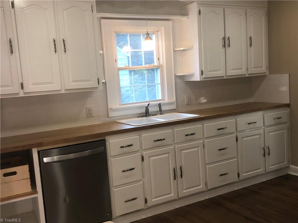 216 Cedarbrook Road Jonesville, NC 28642 - Photo 5 of 19 Kitchen