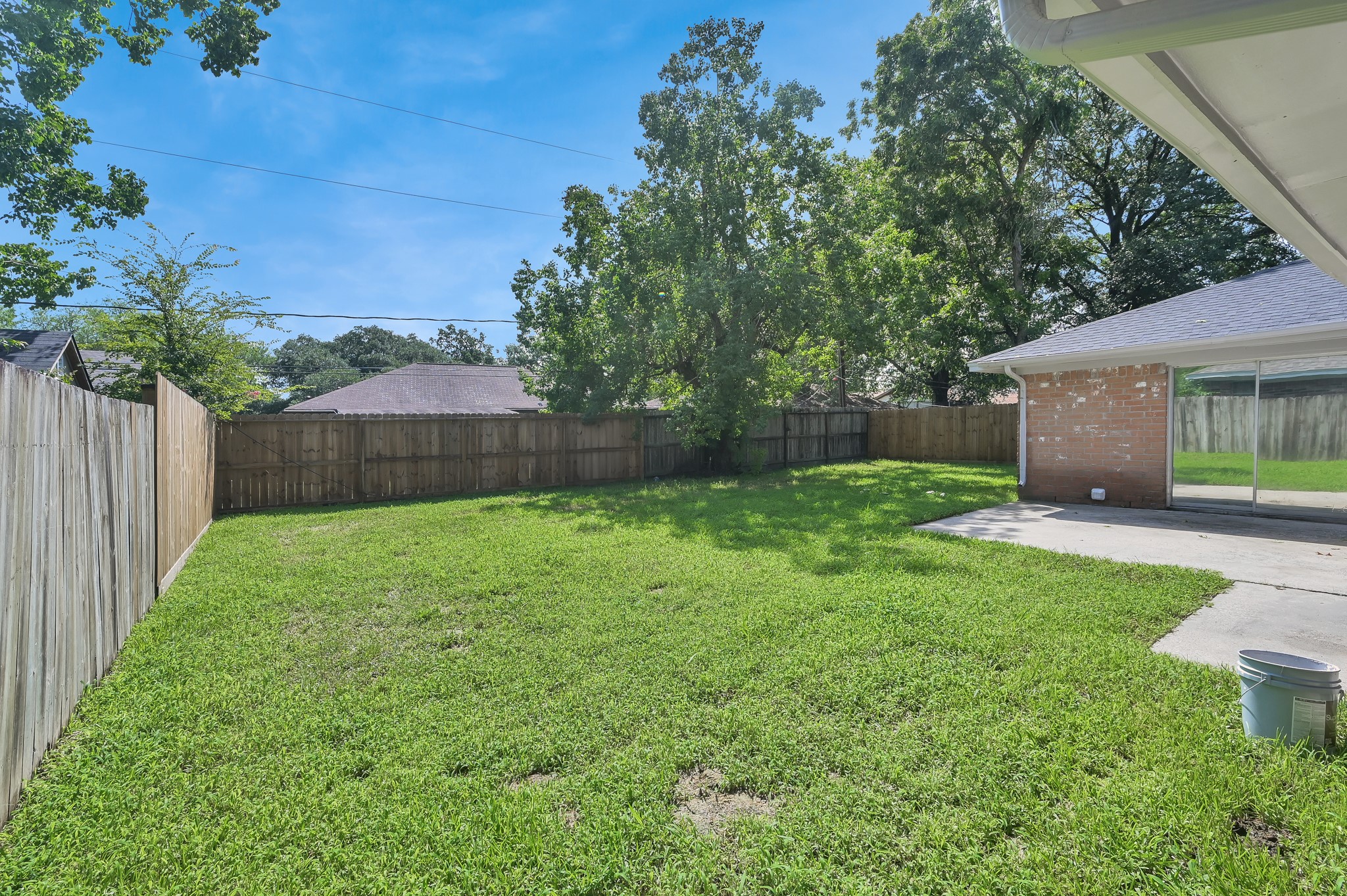 29610 Loddington Street Spring, TX 77386 - Photo 35 of 40 a view of a backyard with a garden