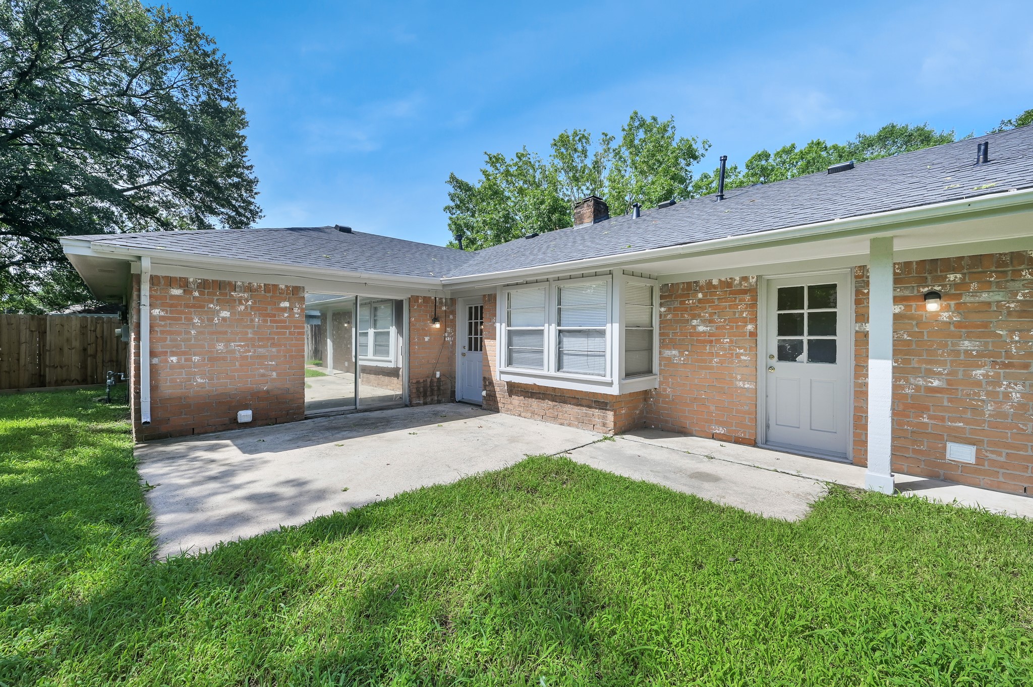 29610 Loddington Street Spring, TX 77386 - Photo 38 of 40 front view of a house with a yard