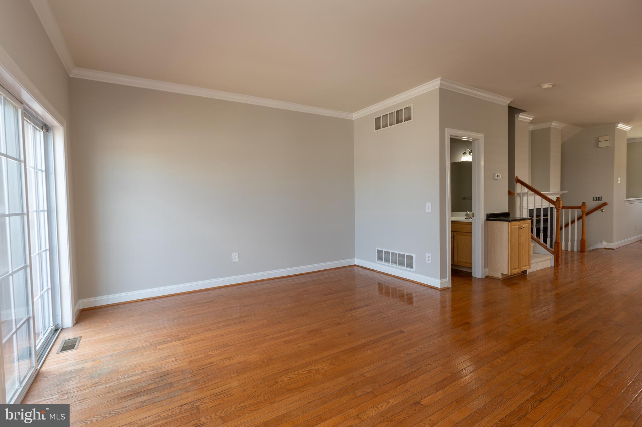 39 West 5th Street Bridgeport, PA 19405 - Photo 4 of 31 Living Rm