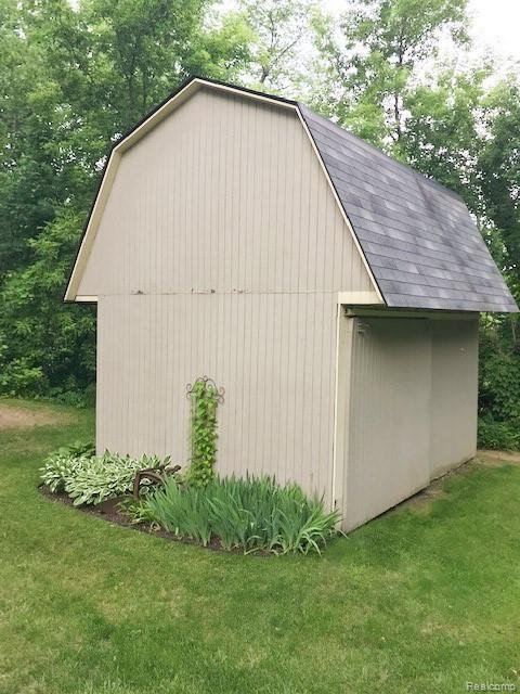10881 Wiggins Road Howell, MI 48855 - Photo 27 of 32 IMG_1167-6.jpg