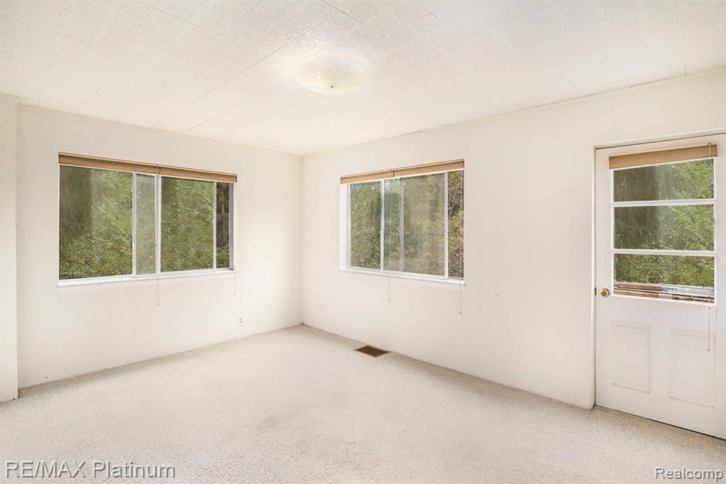 10118 Crouse Road Hartland, MI 48353 - Photo 11 of 36
