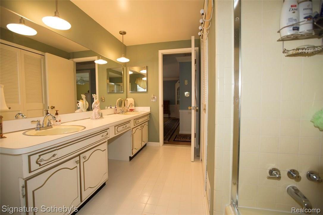 622 Canterbury Road Grosse Pointe, MI 48236 - Photo 35 of 54 Mike_Popso_Sotheby's_Grosse_Pointe-30.jpg