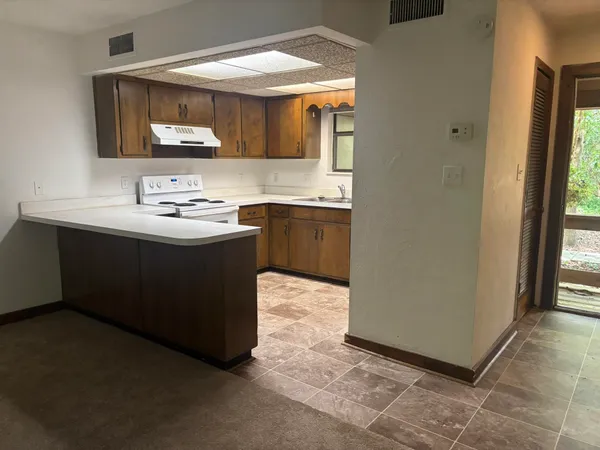 $1,050 | 307 Vantage Point Lane, Unit 32, Tallahassee, FL 32301