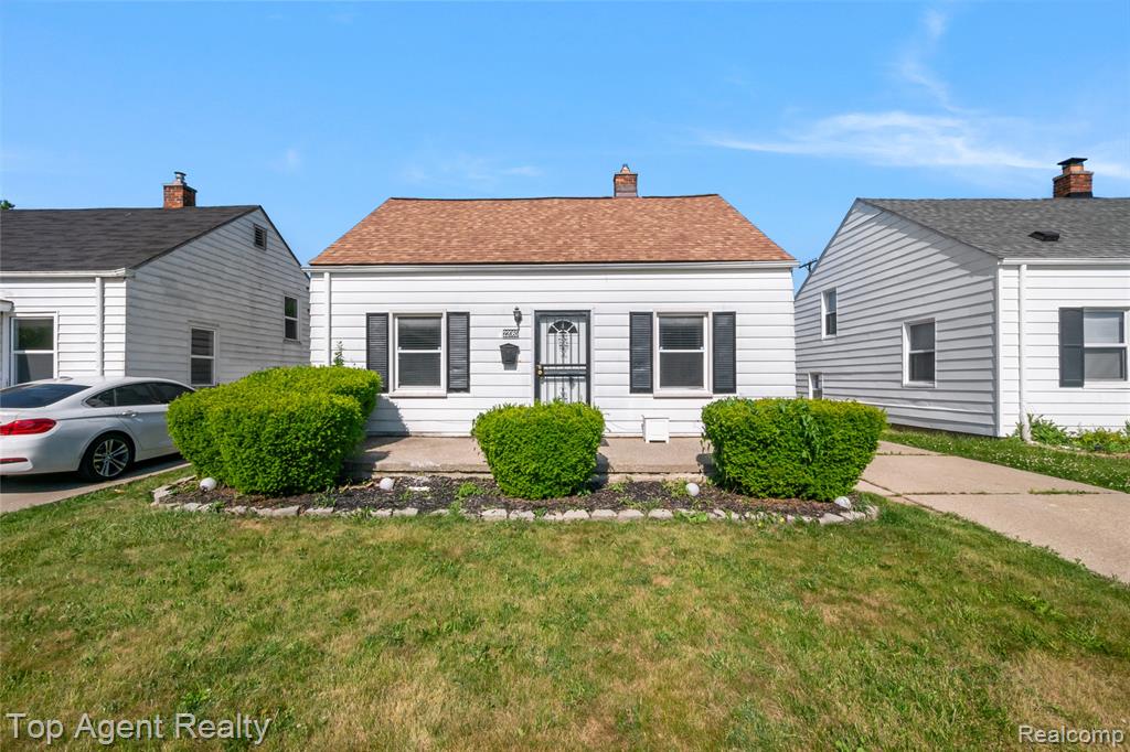 22085 Rausch Avenue Eastpointe, MI 48021 - Photo 1 of 39
