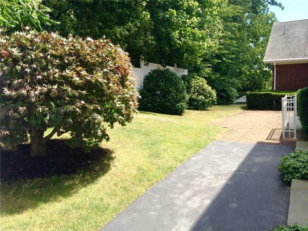 275 Shore Road, Unit 2 Ogunquit, ME 03907 - Photo 3 of 22 The entry to this home allows for...