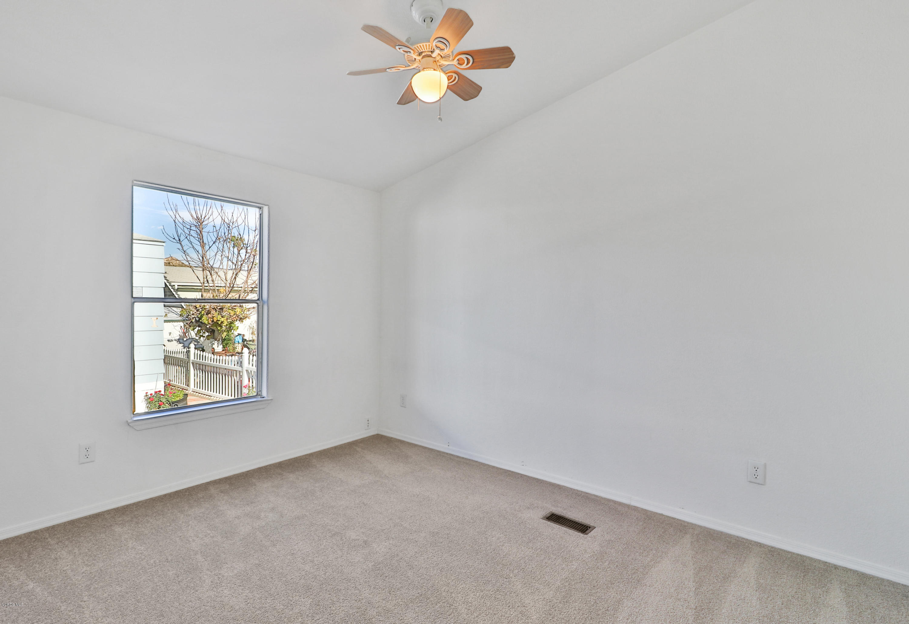 195 Tierra Rejada Road, Unit 215 Simi Valley, CA 93065 - Photo 22 of 32 Bedroom 2