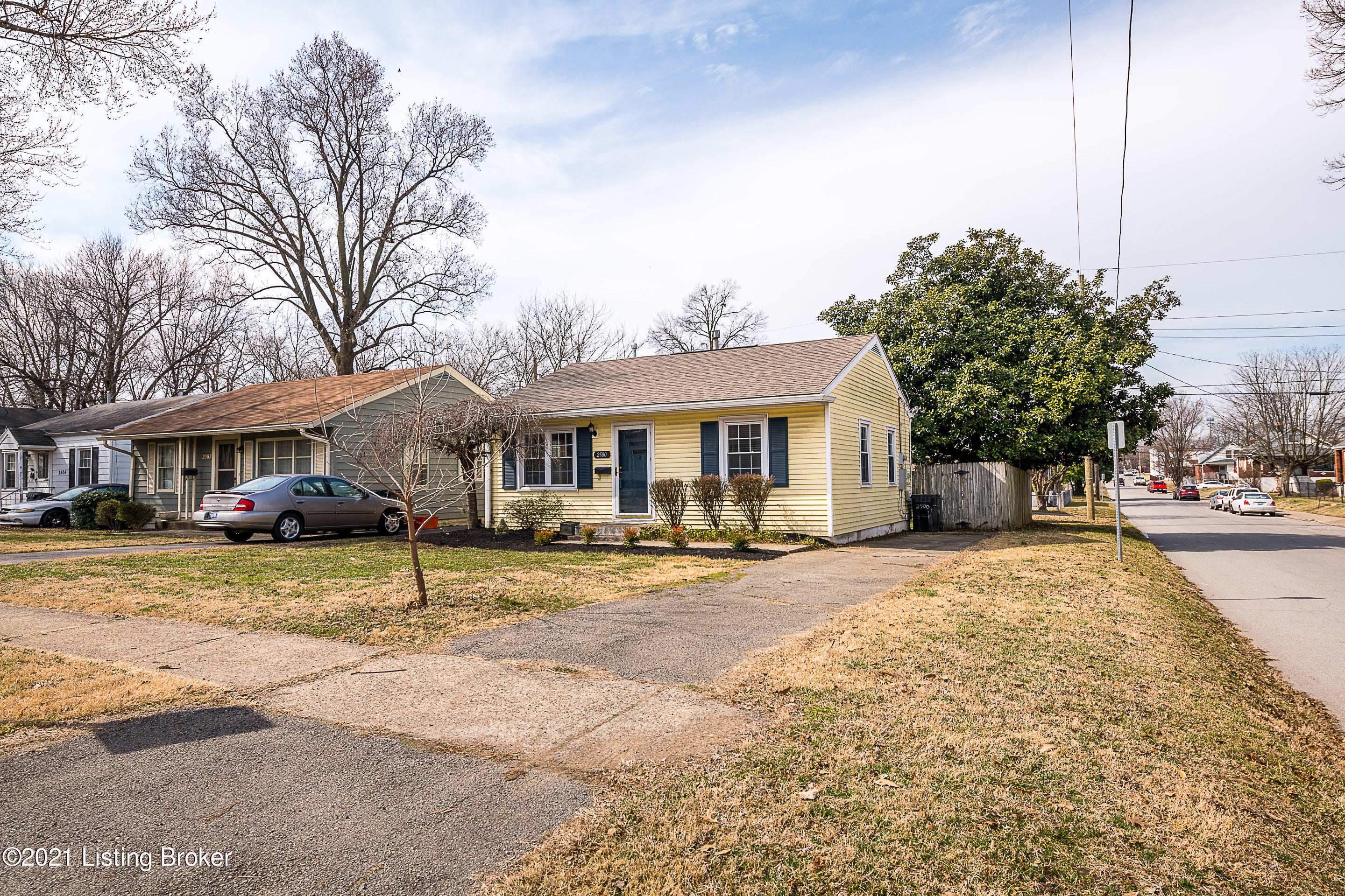 2500 Sherry Road Louisville, KY 40217 - Photo 3 of 28 THE HOME IS SITUATED ON A NICE SIZE CORNER LOT.