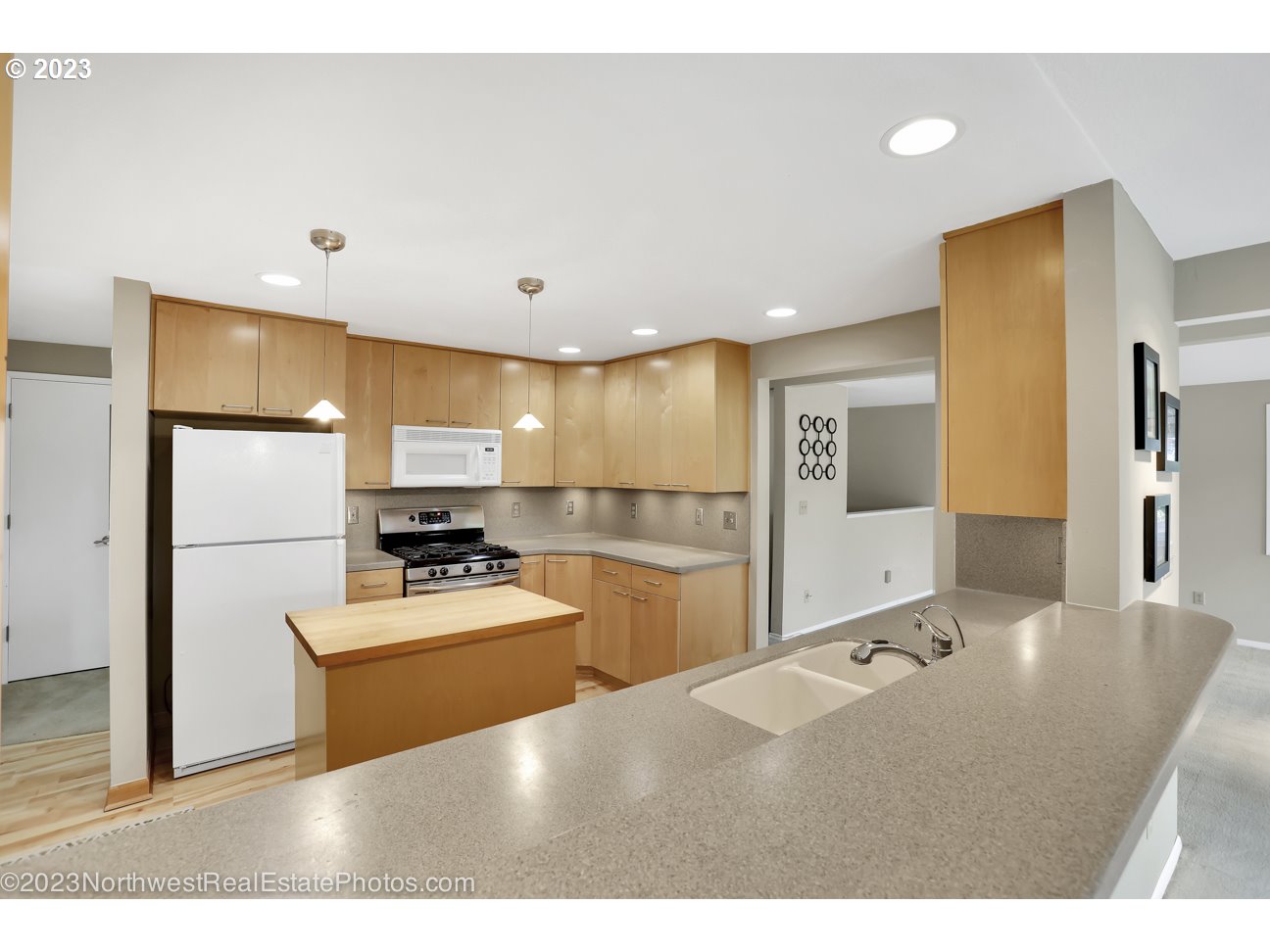 2975 Southwest Raleighview Drive Portland, OR 97225 - Photo 15 of 30 Kitchen