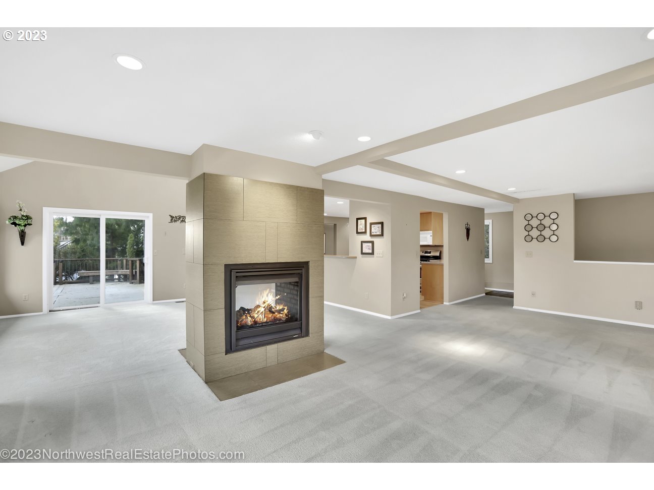 2975 Southwest Raleighview Drive Portland, OR 97225 - Photo 4 of 30 Living Room