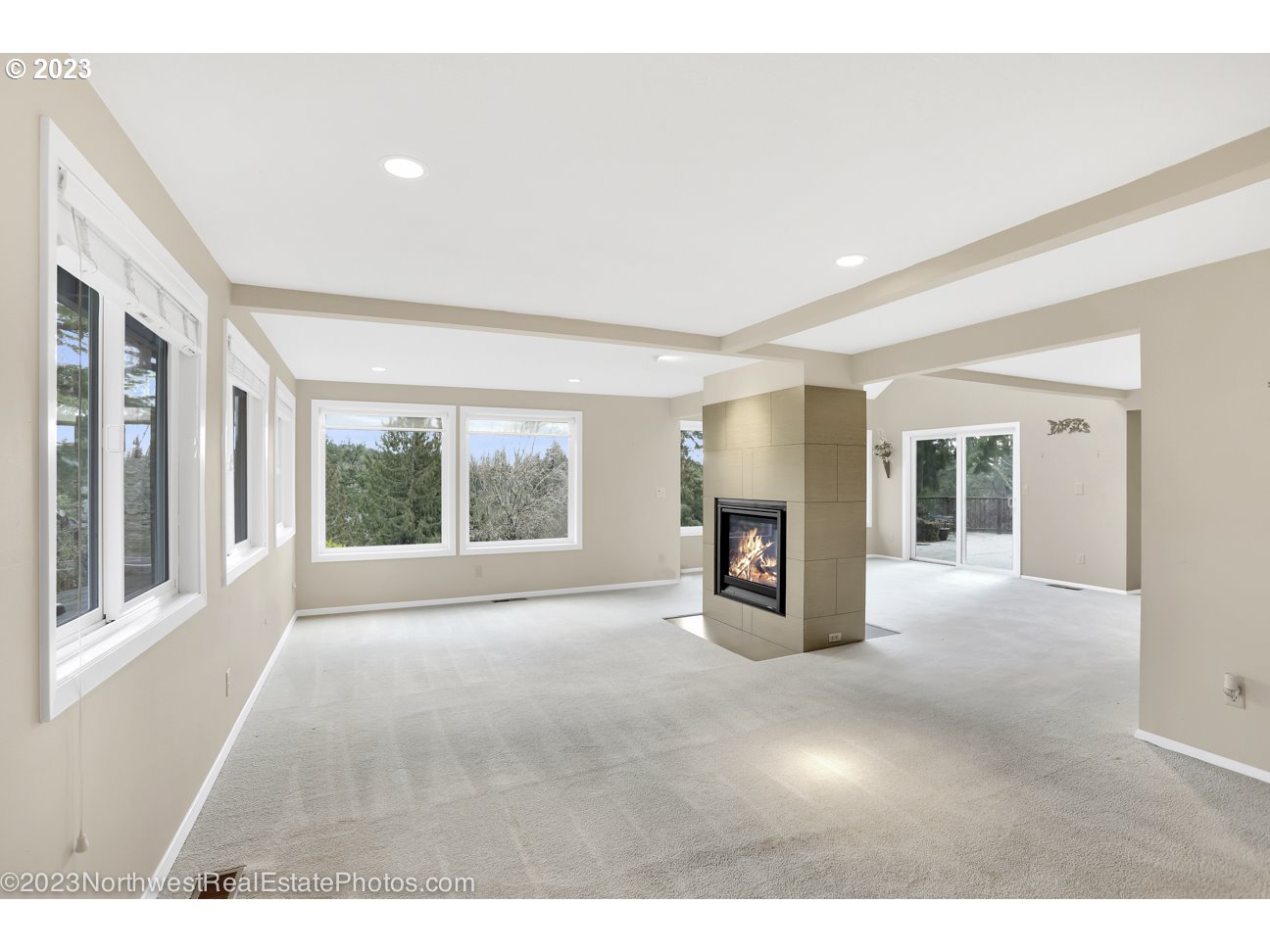 2975 Southwest Raleighview Drive Portland, OR 97225 - Photo 5 of 30 Fireplace Gas