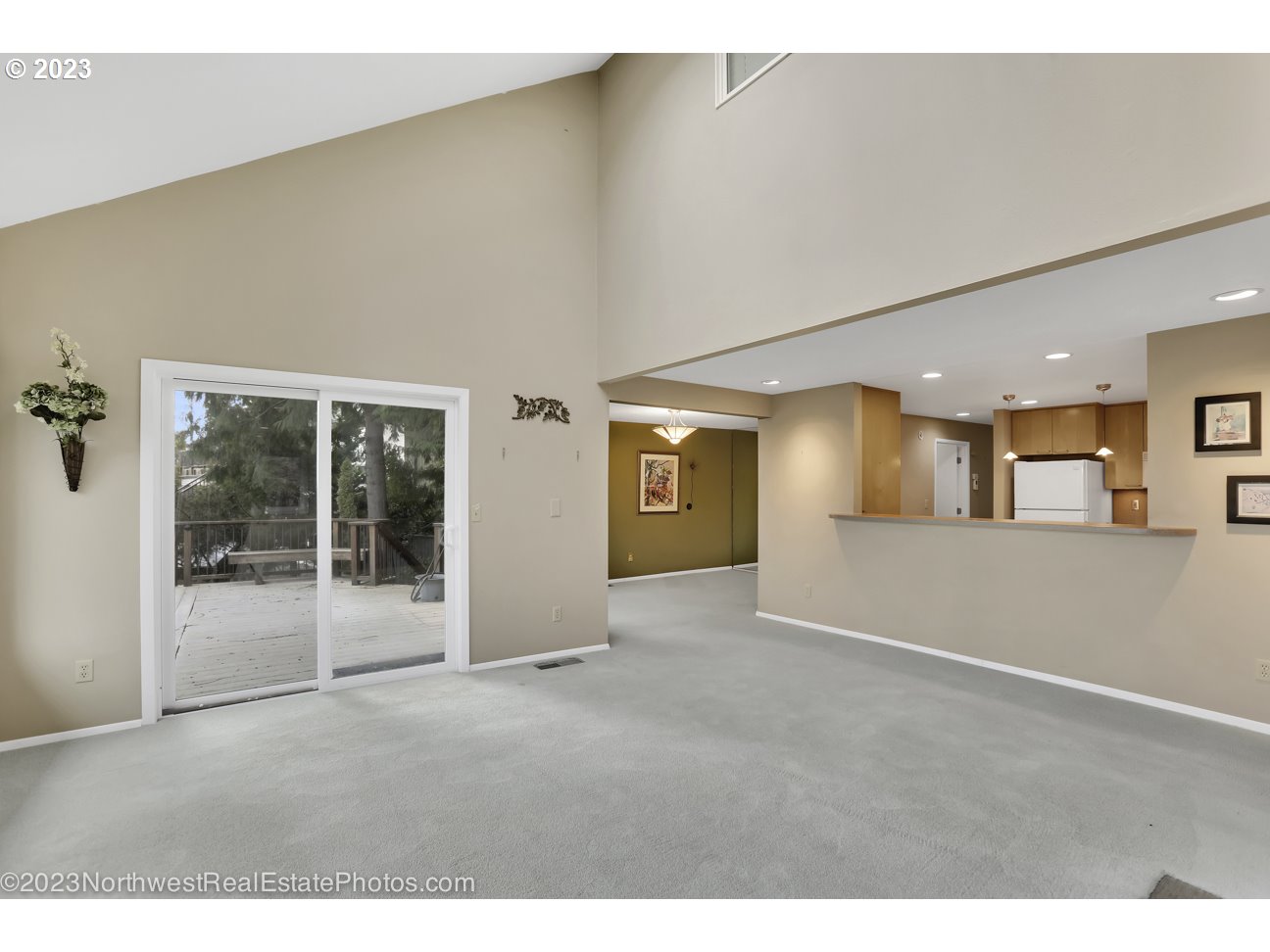 2975 Southwest Raleighview Drive Portland, OR 97225 - Photo 8 of 30 Family Room