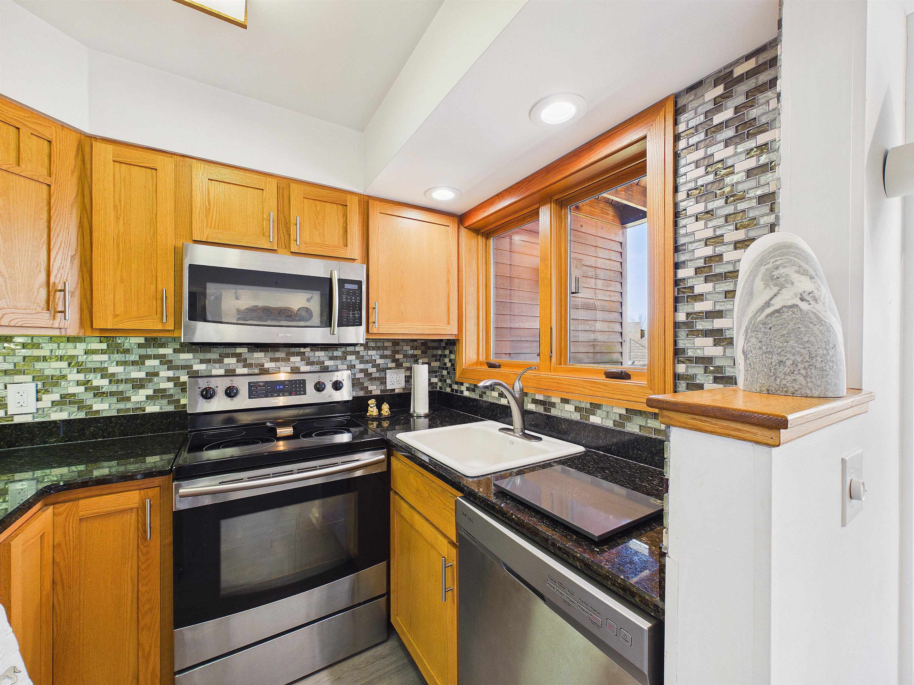 182 High Ridge Road, Unit I02 Killington, VT 05751 - Photo 9 of 47