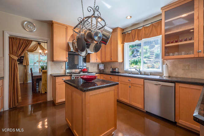 600 Rancho Road Thousand Oaks, CA 91362 - Photo 13 of 48 600 Rancho Rd Thousand Oaks CA-small-015