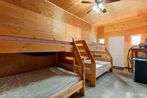 a view of backyard with a garden and trees