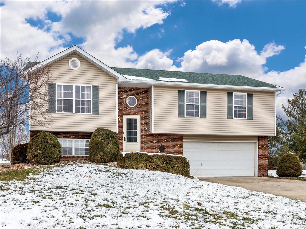 401 Copper Bend Road Maryville, IL 62062 - Photo 2 of 33 Gallery Image 2