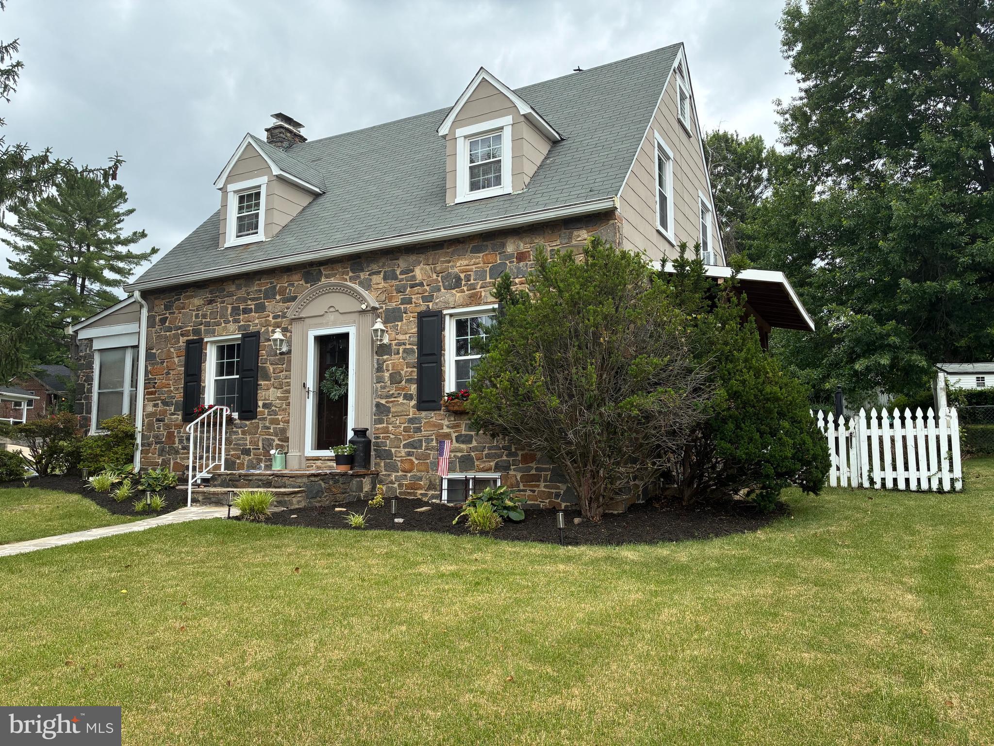 4308 Kensington Road Baltimore, MD 21229 - Photo 2 of 2