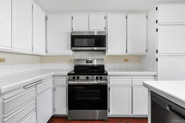 $1,399,000 | 1200 Harbor Drive, Unit 16B, Oceanside, CA 92054