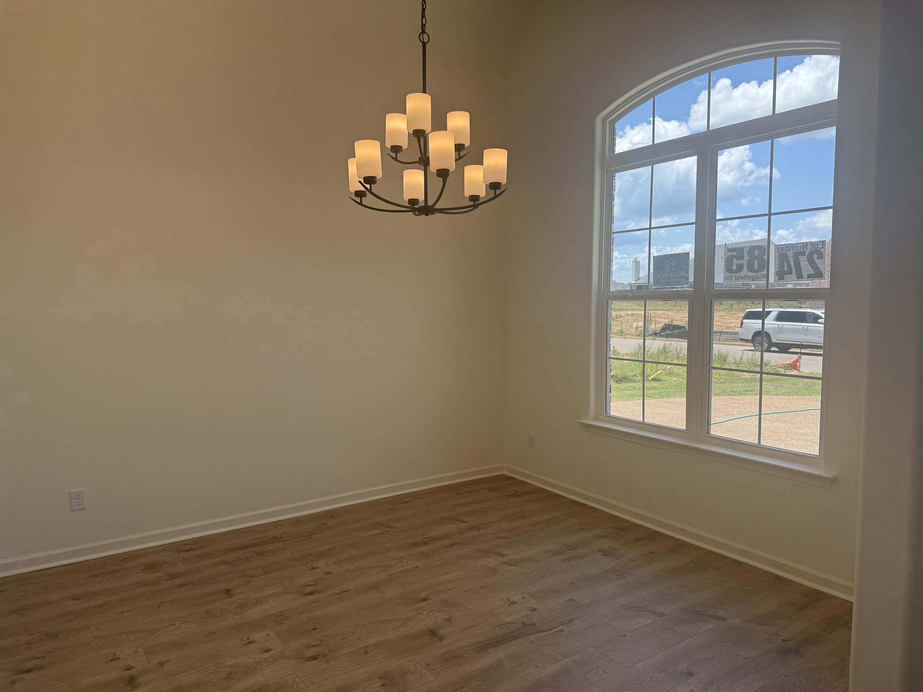 85 Ridgefield Drive Oakland, TN 38060 - Photo 5 of 12 an empty room with a window