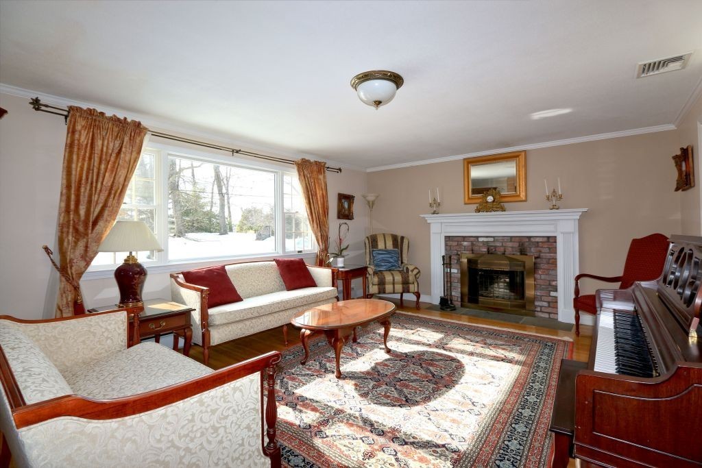 29 Oxbow Road Wayland, MA 01778 - Photo 8 of 21