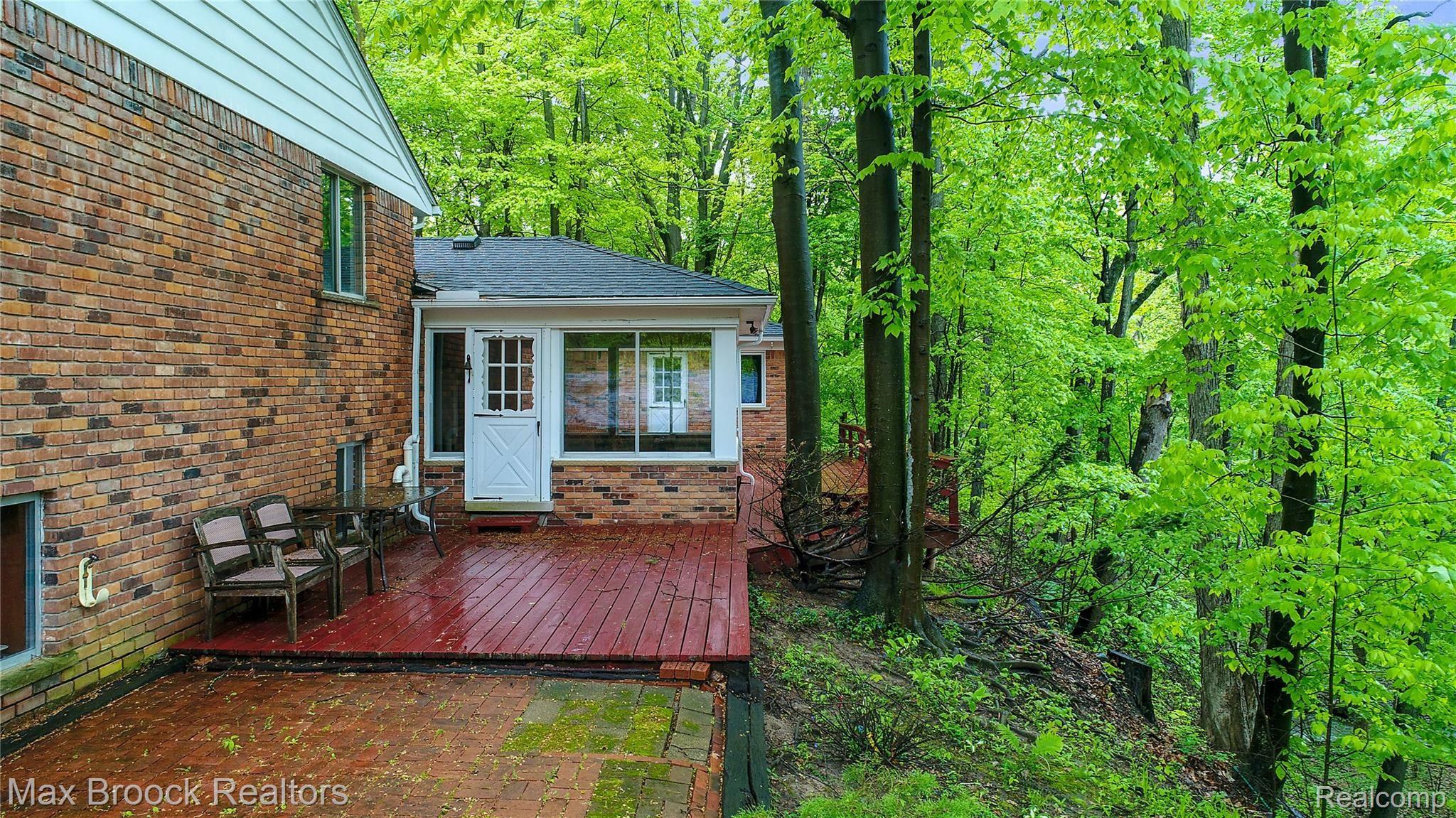 34468 Quaker Valley Road Farmington, MI 48331 - Photo 22 of 28 lower_DJI_0376.jpg