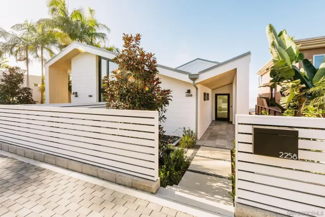 a house view with a outdoor space