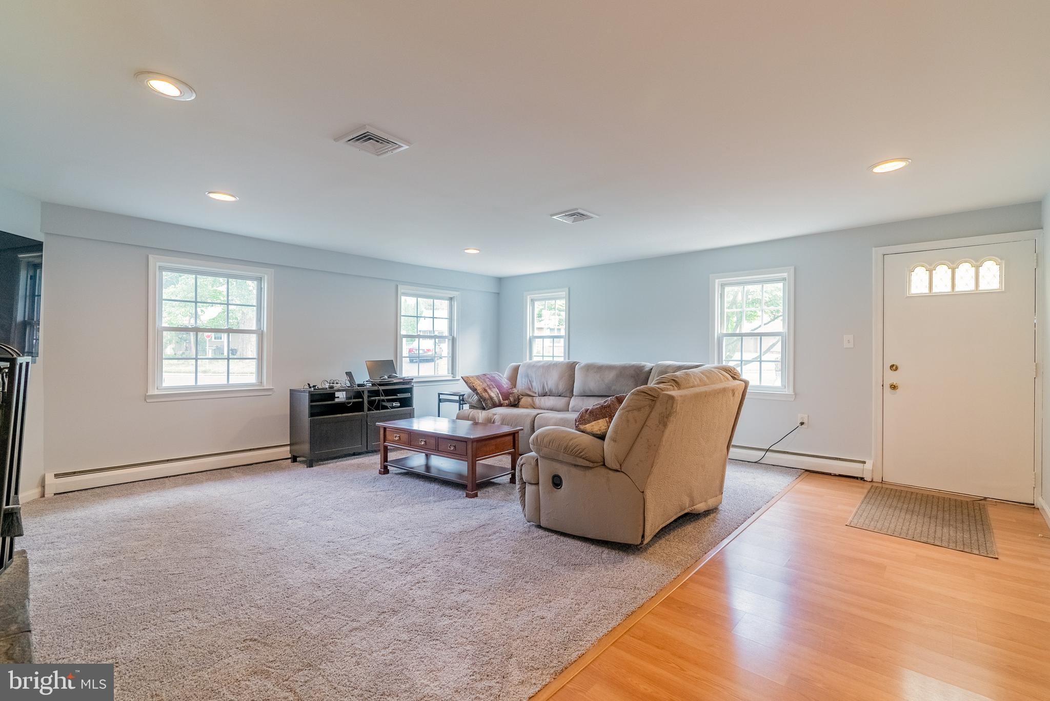 40 Corson Road Conshohocken, PA 19428 - Photo 4 of 26 Living Room