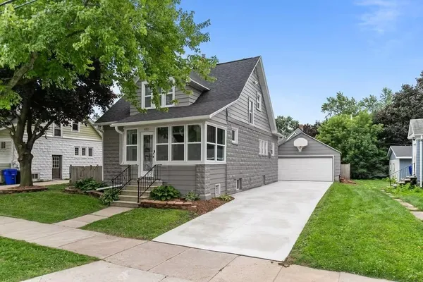 $329,900 | 431 East Summer Street, Appleton, WI 54911