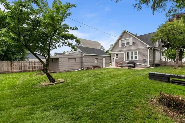 $329,900 | 431 East Summer Street, Appleton, WI 54911