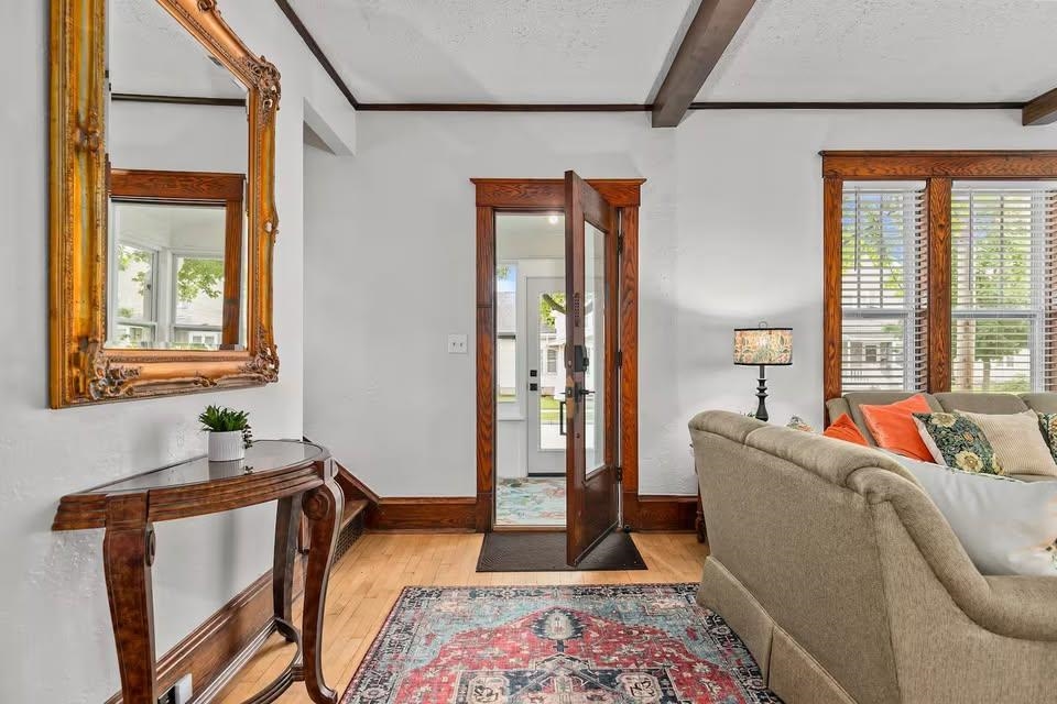 431 East Summer Street Appleton, WI 54911 - Photo 3 of 24