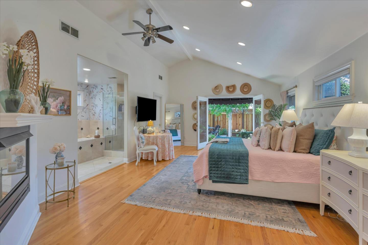 2084 Ellen Avenue San Jose, CA 95125 - Photo 29 of 43 a living room with furniture and a flat screen tv