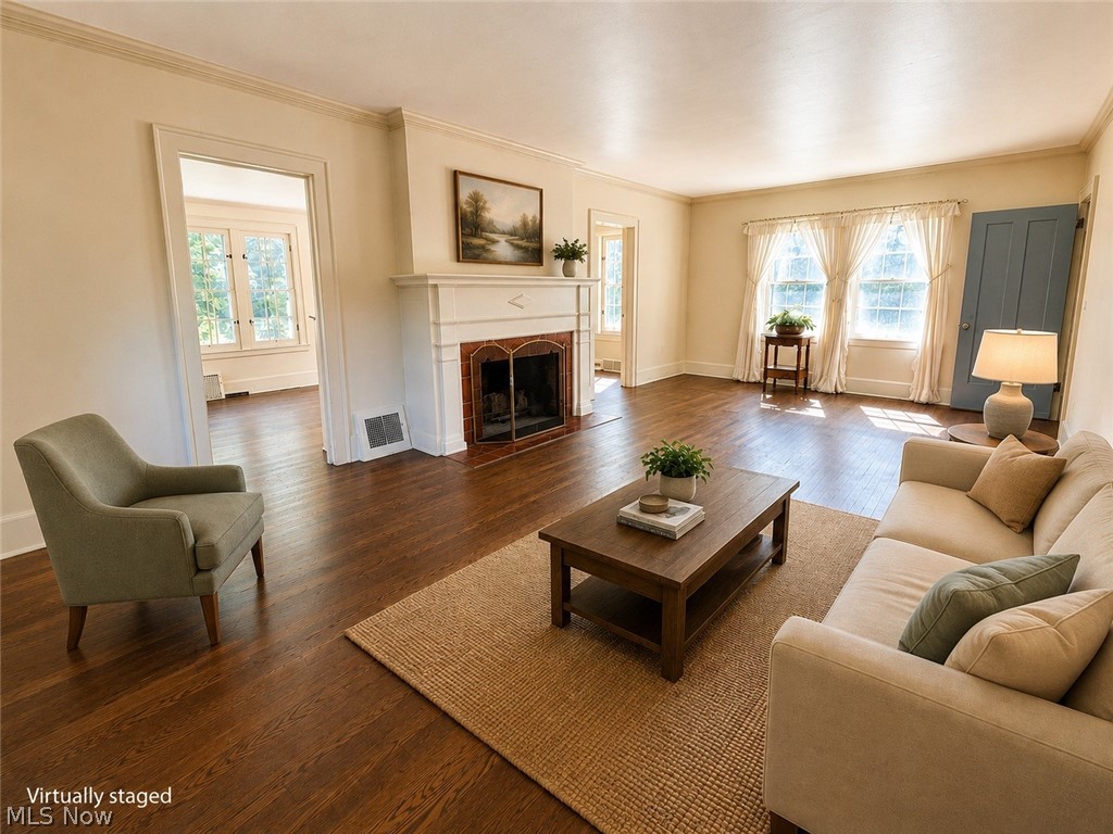 950 Merriman Road Akron, OH 44303 - Photo 3 of 32 Virtually staged living room