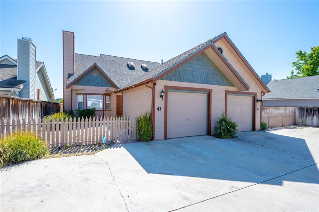 41 Brewer Street Templeton, CA 93465 - Photo 1 of 57 a front view of a house with a yard