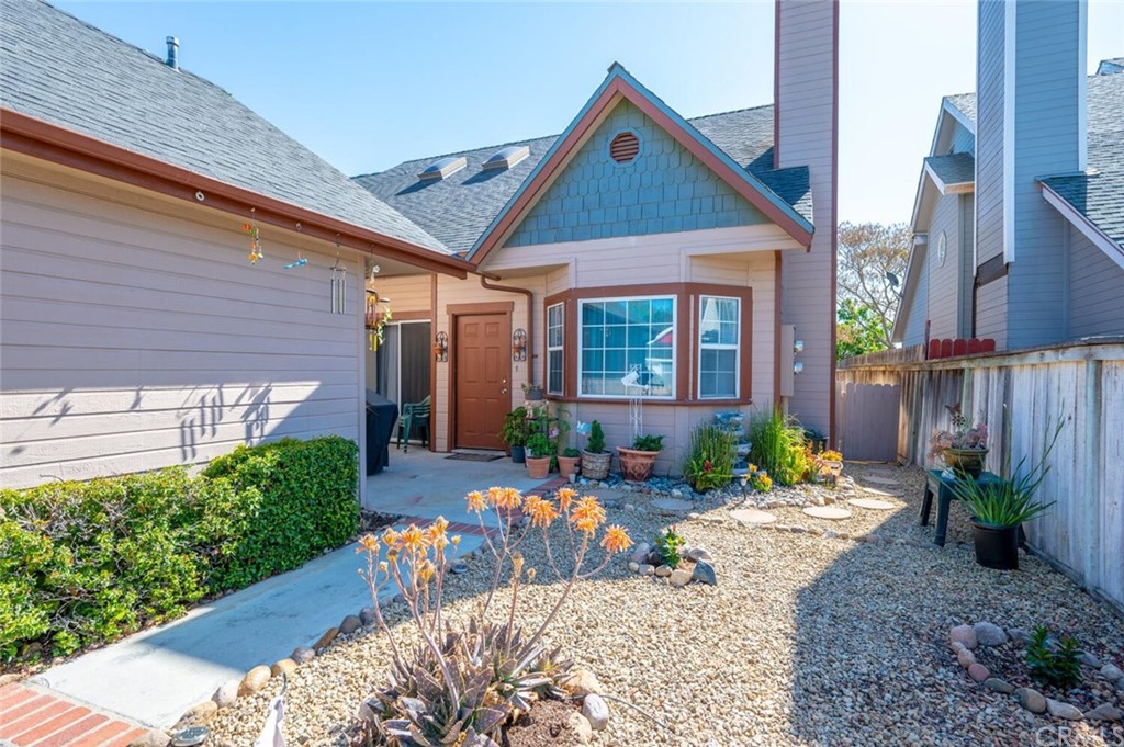 41 Brewer Street Templeton, CA 93465 - Photo 23 of 57 a view of a patio with table and chairs potted plants