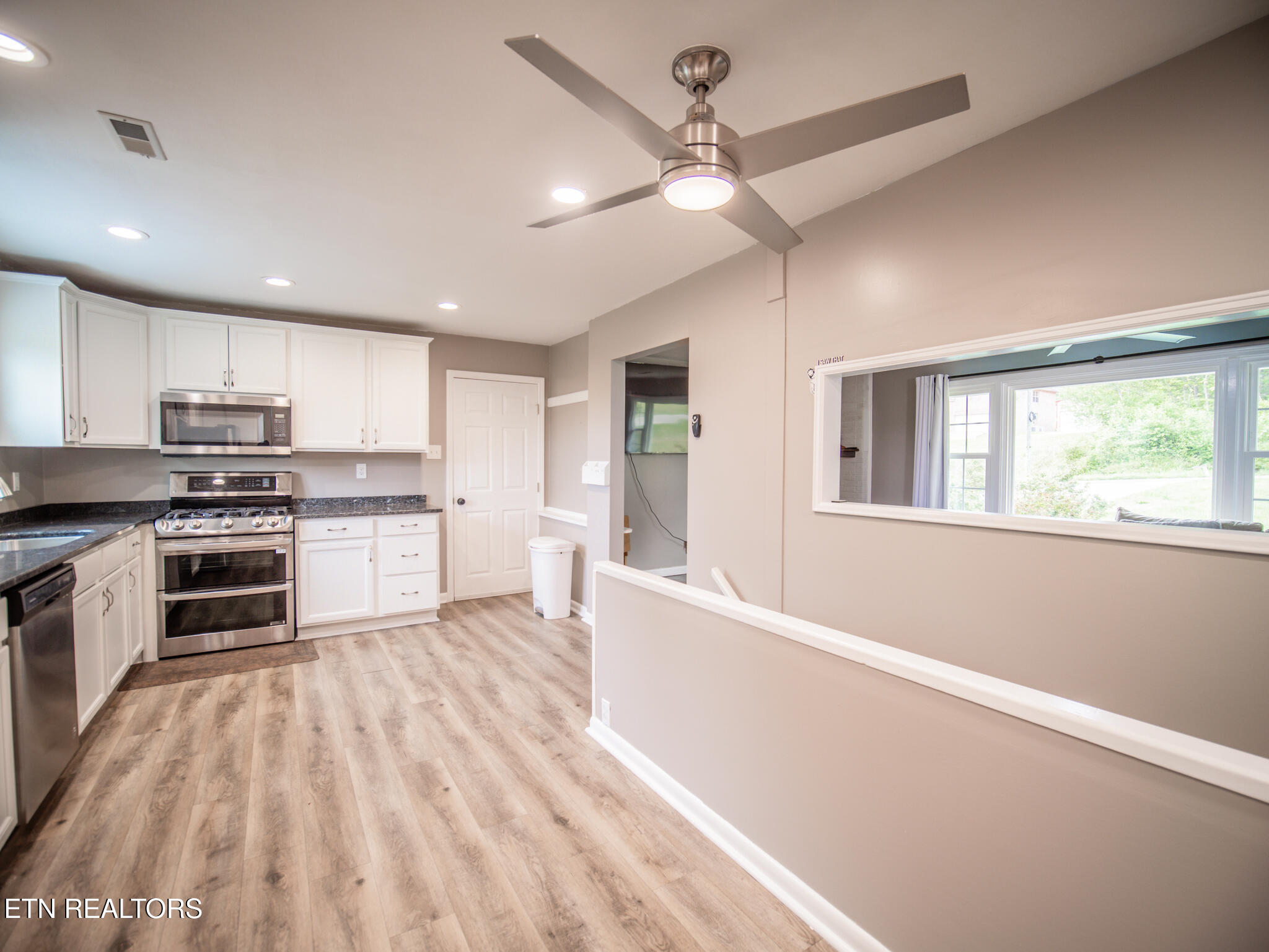 624 Tate Trotter Road Powell, TN 37849 - Photo 16 of 49 Kitchen