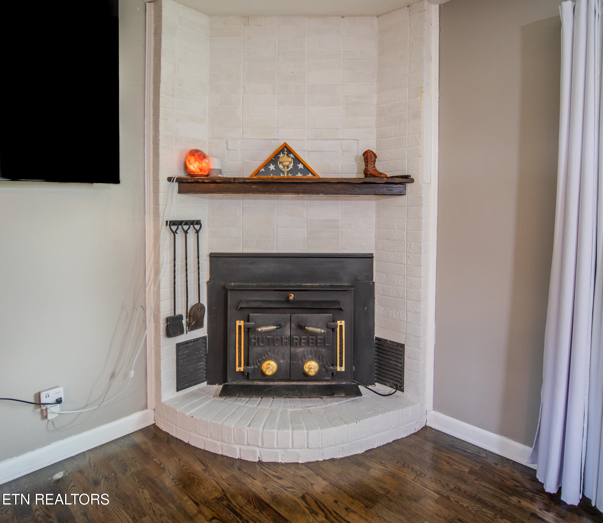 624 Tate Trotter Road Powell, TN 37849 - Photo 7 of 49 Fireplace
