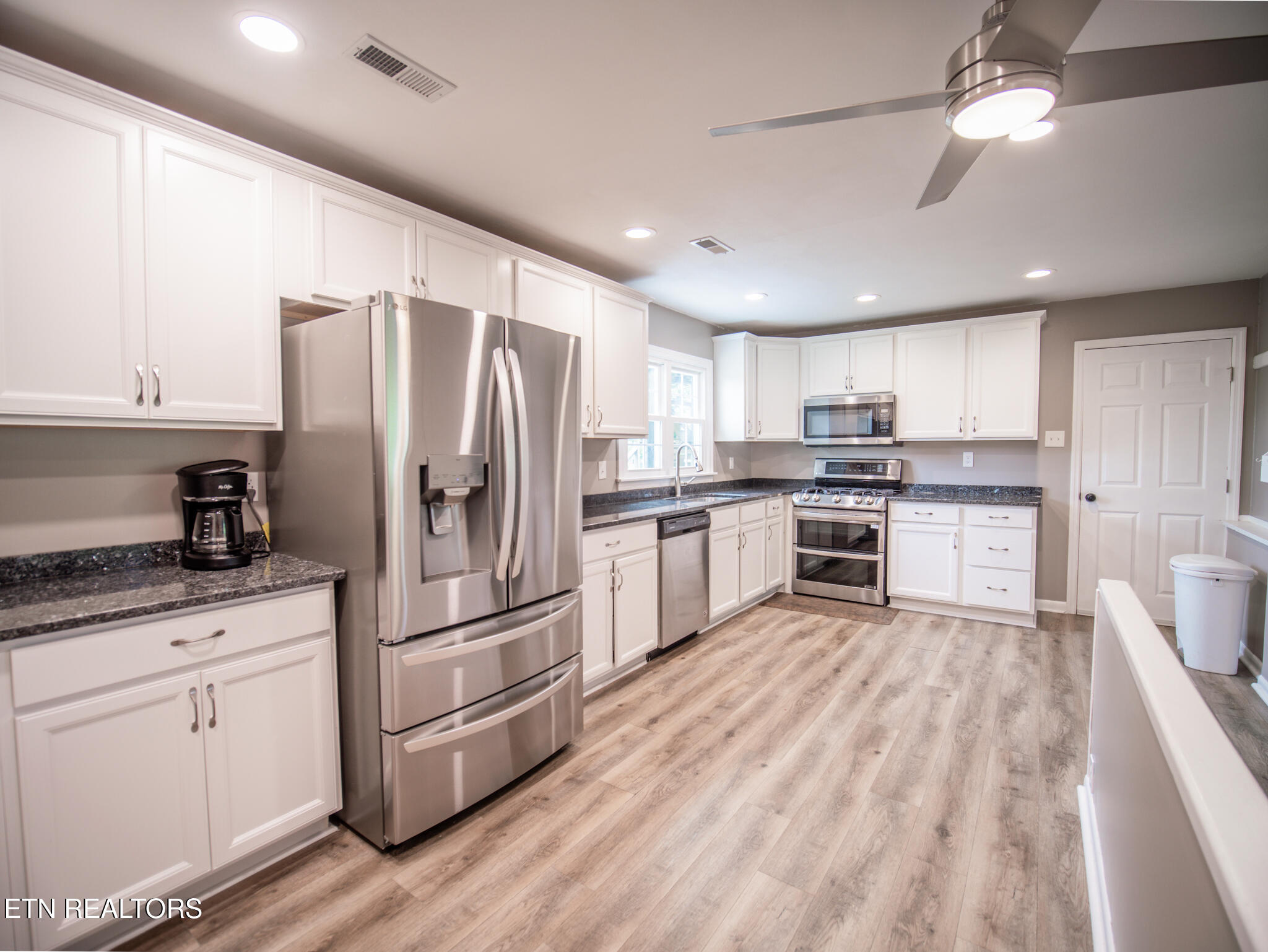 624 Tate Trotter Road Powell, TN 37849 - Photo 9 of 49 Kitchen