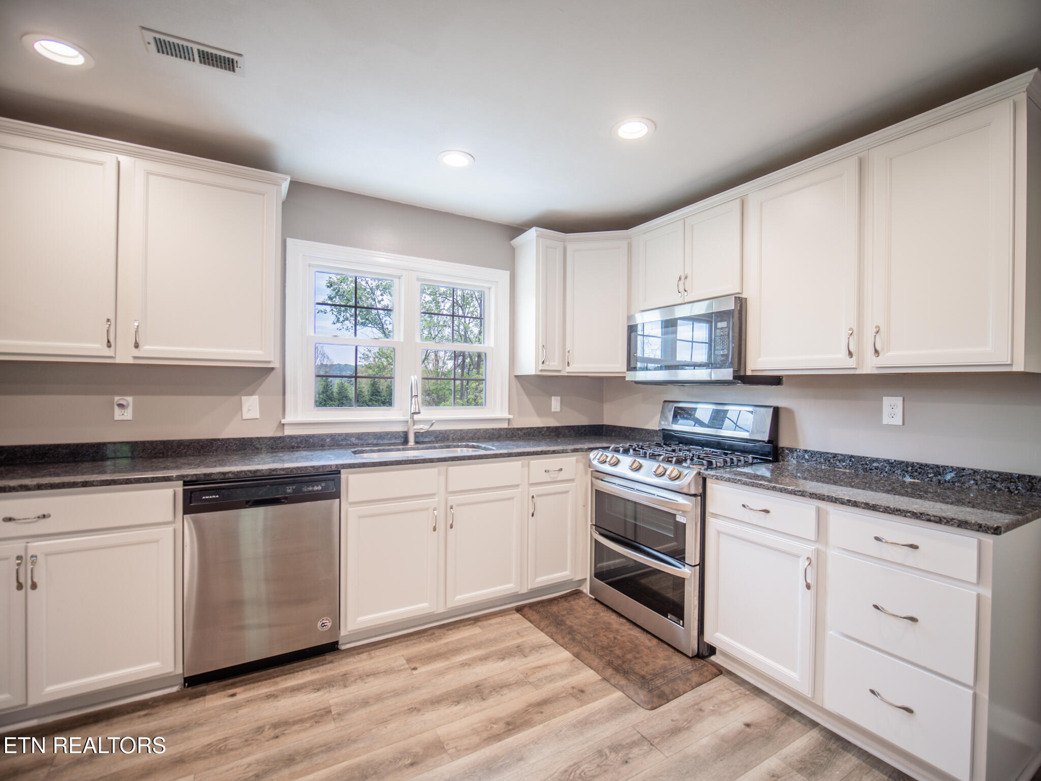 624 Tate Trotter Road Powell, TN 37849 - Photo 10 of 49 Kitchen