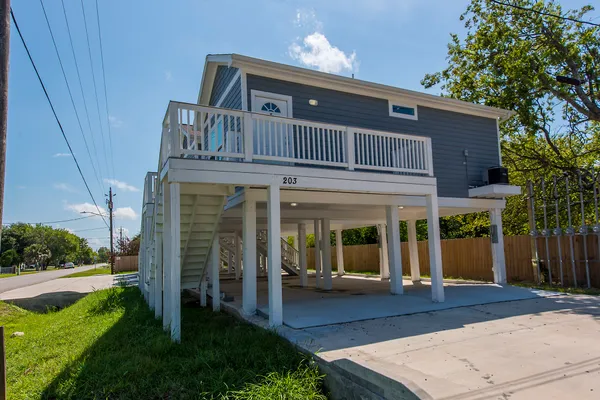 a view of front door deck with patio