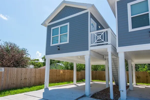 a front view of house with yard