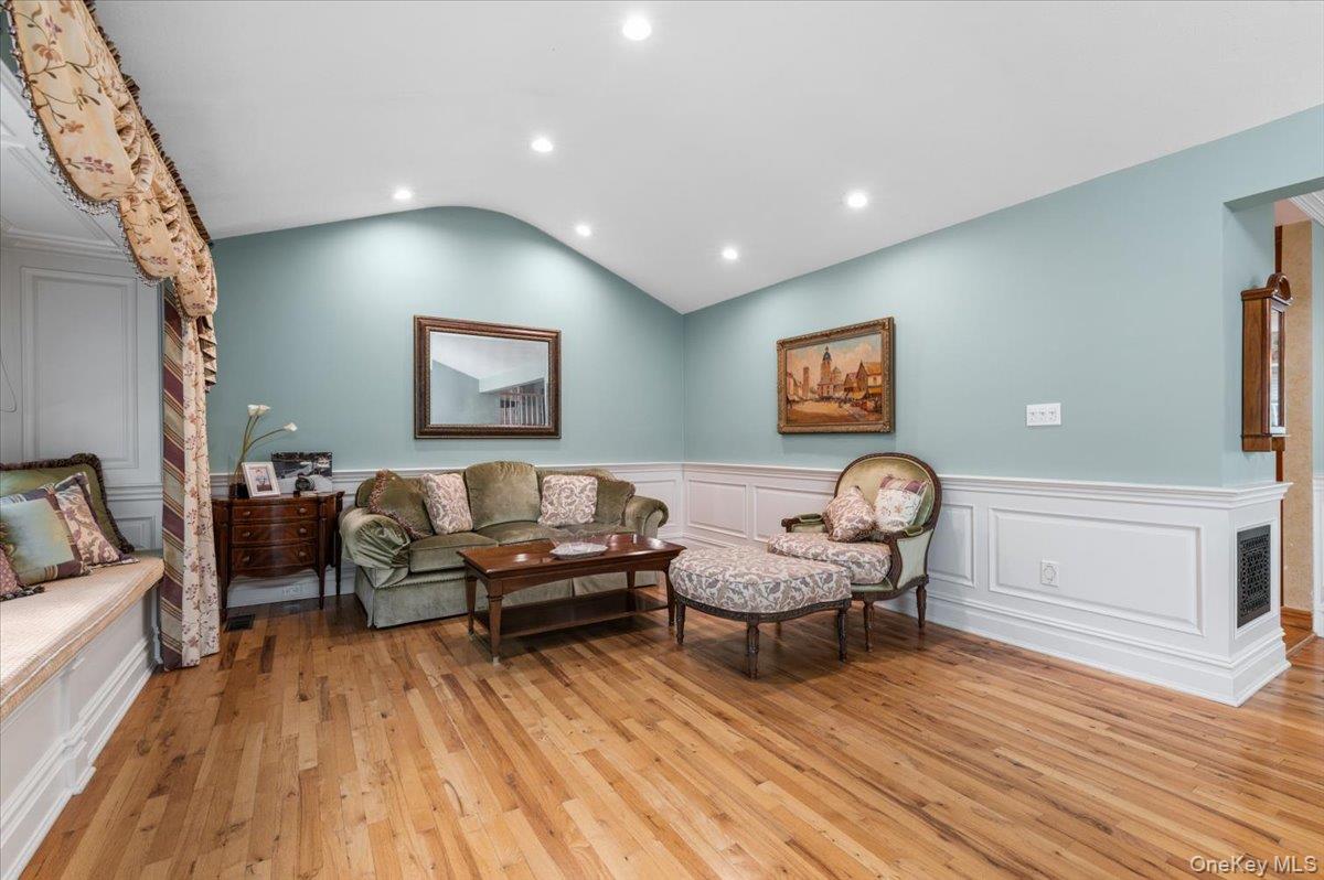 100 Cabot Road Massapequa, NY 11758 - Photo 19 of 49