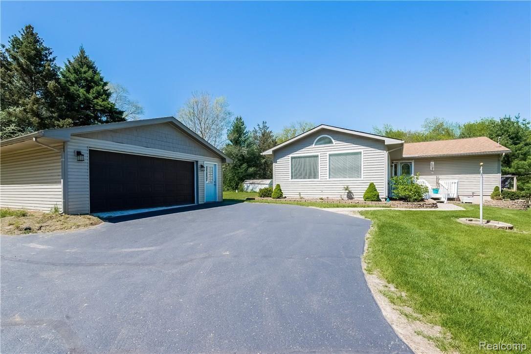 7357 Ore Lake Road Brighton, MI 48116 - Photo 2 of 29 002-Front_View-4165514-large.jpg