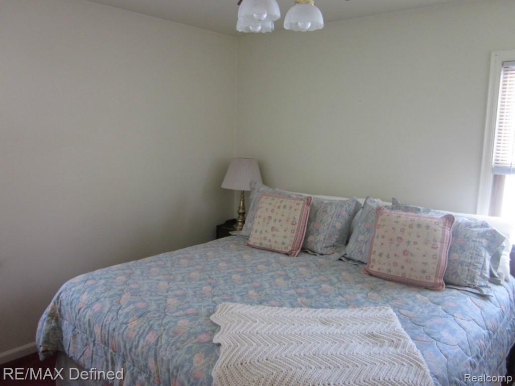 330 Elmhill Road Rochester Hills, MI 48306 - Photo 22 of 27