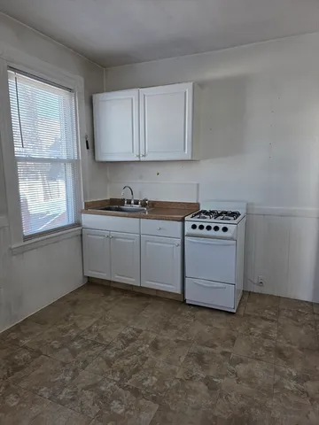 $1,800 | 32 Brown Street, Unit 1, Waltham, MA 02453