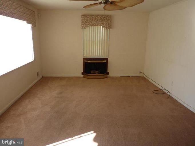 6916 Decatur Place Hyattsville, MD 20784 - Photo 2 of 14 Family Room